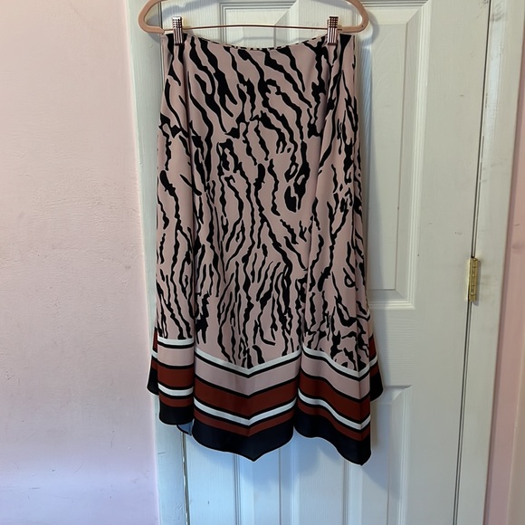 NWT! Silky high low skirt - Picture 2 of 5